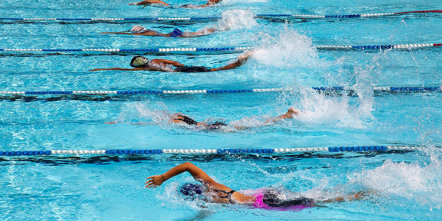 Schwimmer bei einem Wettkampf