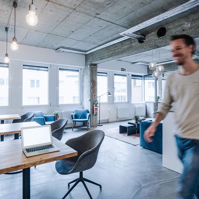 Gründer arbeitet in Loft