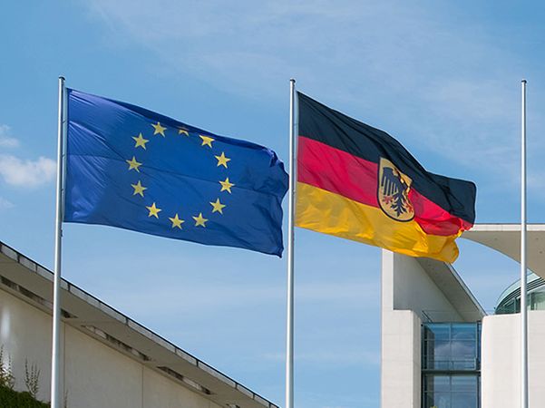 EU-Fahne und Deutschland Fahne