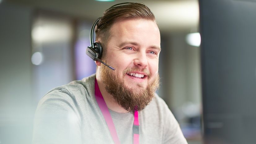 Microsoft Teams expert makes a call using a headset