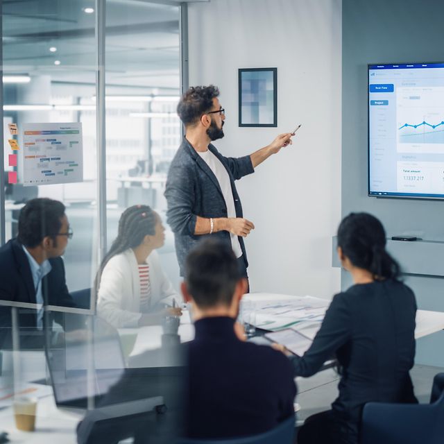 Stage graphics Presentation Meeting in office