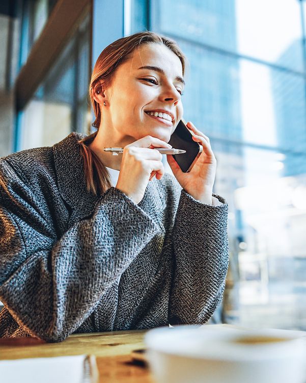 A young woman is talking on her smartphone.