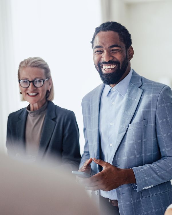 A group of smiling people in a workshop on 5G campus networks