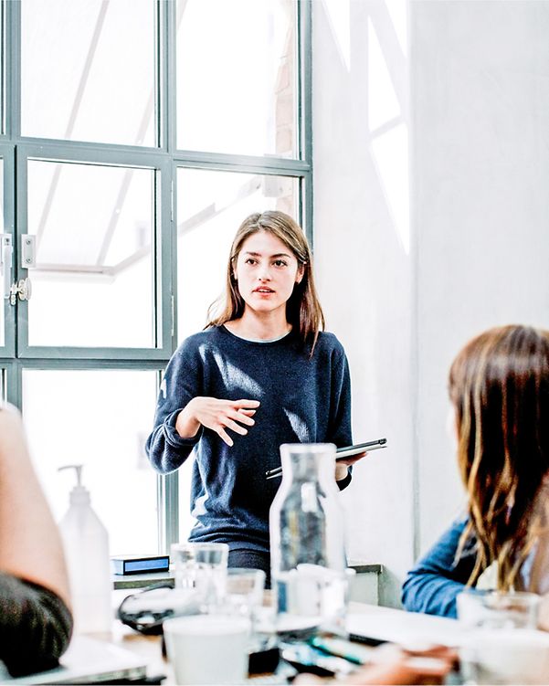 An employee presents Telekom's Cisco Meraki Managed Service offering.