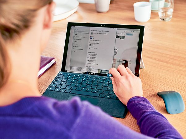 A woman learns about managed backup to the cloud on her laptop.
