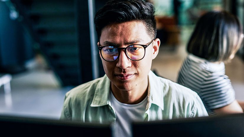 IT staff control the end devices with UEM.