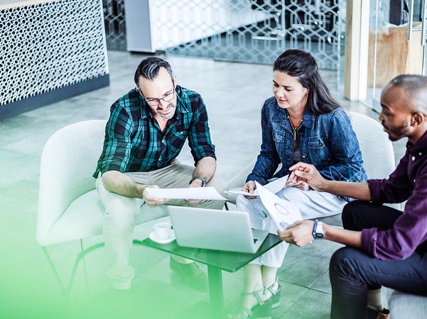 A team learns about device lifecycle management for their end devices in the company.