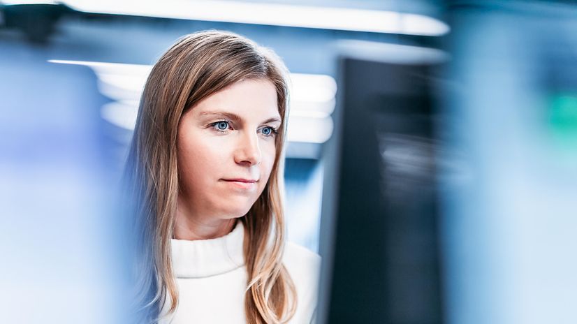 Woman downloads APPVISORY SECURE APP CHECK in the desktop version.