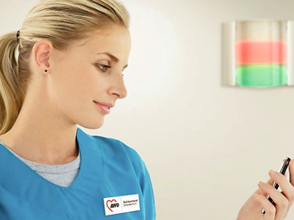 Caregiver registers a light call on her smartphone