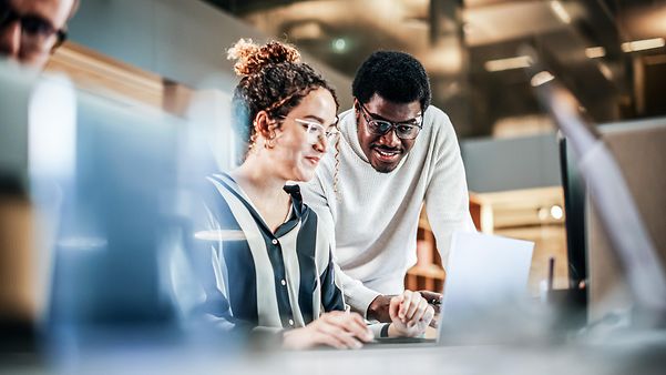 Colleagues use cloud applications from Business Premium Access