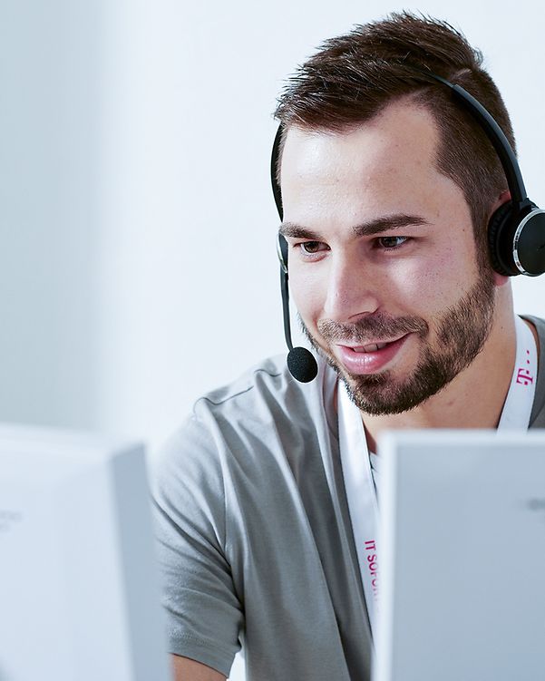 Man makes phone calls using telephony extensions via LANCOM R903 and