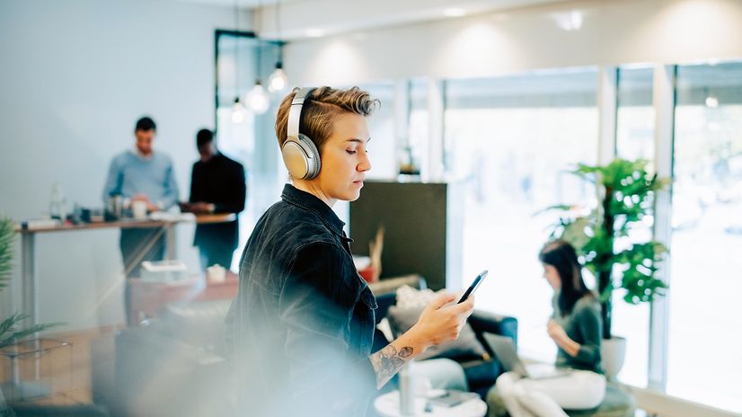 A woman from a team is on the phone in the office.