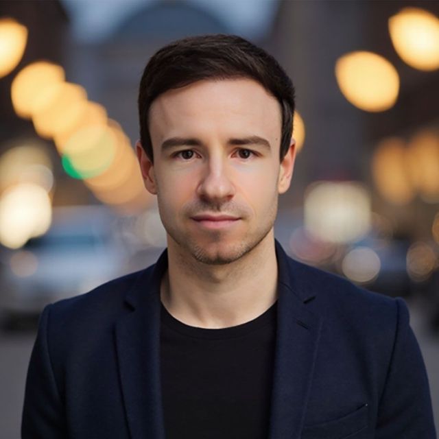 Image shows Telekom author Julien Cléro discussing Microsoft Copilot.