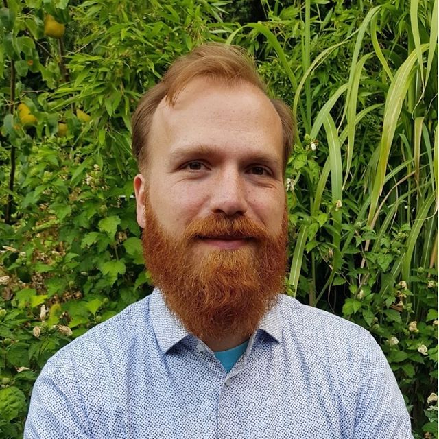 Image shows Telekom author Julien Cléro discussing Microsoft Copilot.