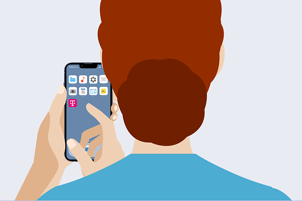 Woman tapping on the MainMagenta app on her smartphone