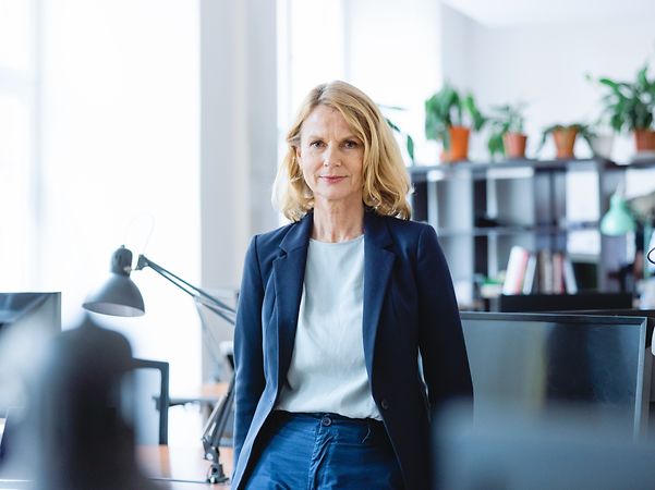 Satisfied businesswoman after using the step-by-step guide from Zoom to Zoom X.