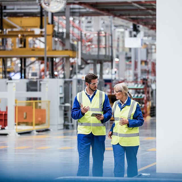 Colleagues at the production facility are connected to the company network using Telekom's SD-(W)LAN solution.