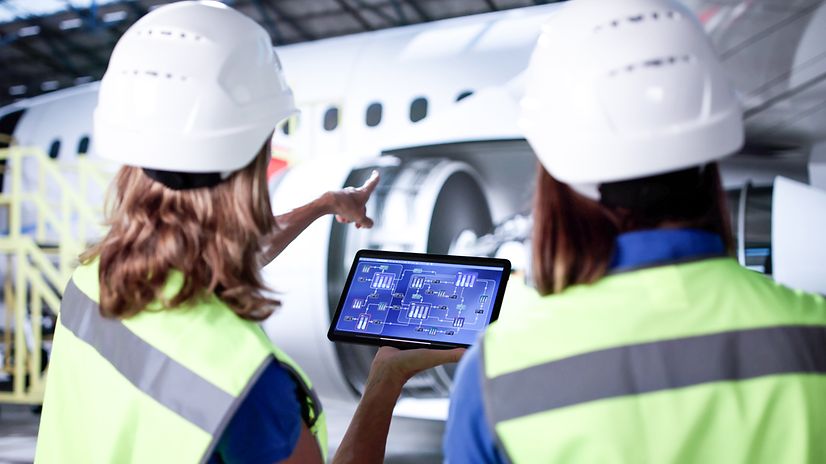 Airport staff use software-defined networking to manage the network more easily, quickly, flexibly and securely.