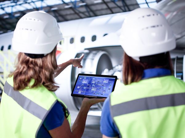 Airport staff use software-defined networking to manage the network more easily, quickly, flexibly and securely.