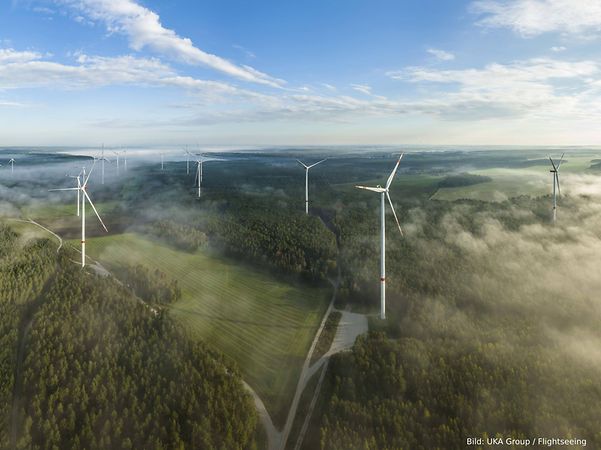 UKA Group Flightseeing – flying over a wind farm