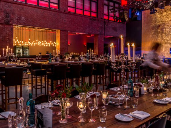 Perfectly lit and laid tables by Rauschenberger Catering