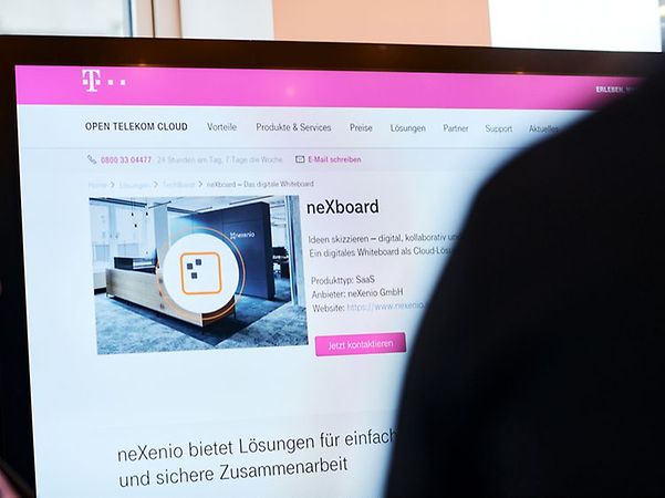 Screen with neXboard from neXenio in the Open Telekom Cloud
