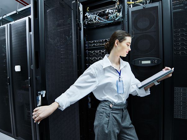Woman working in the data centre in the field of AI-Ready Infrastructure Consulting