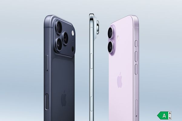 Abbildung Apple iPhone 17 Pro, 17 und Air stehend vor bläulichem Hintergrund