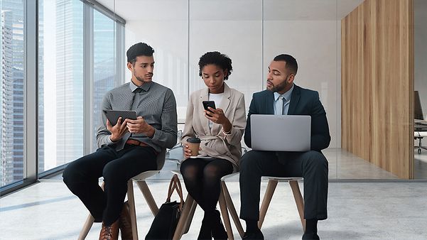 Two men look at the privacy screen of a woman's Samsung Galaxy S26 Ultra.