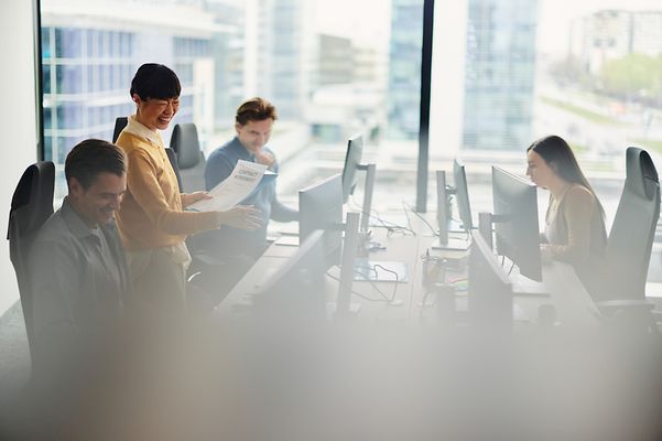 Ein Team analysiert die KI-Readiness Ihres Unternehmens