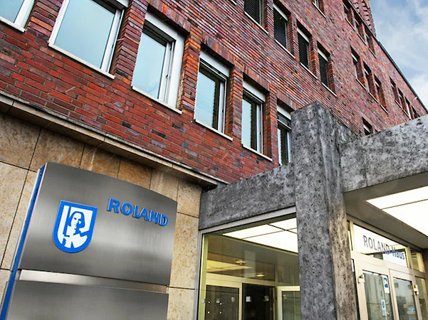 Bild des Hauptgebäudes der Roland AG Versicherung